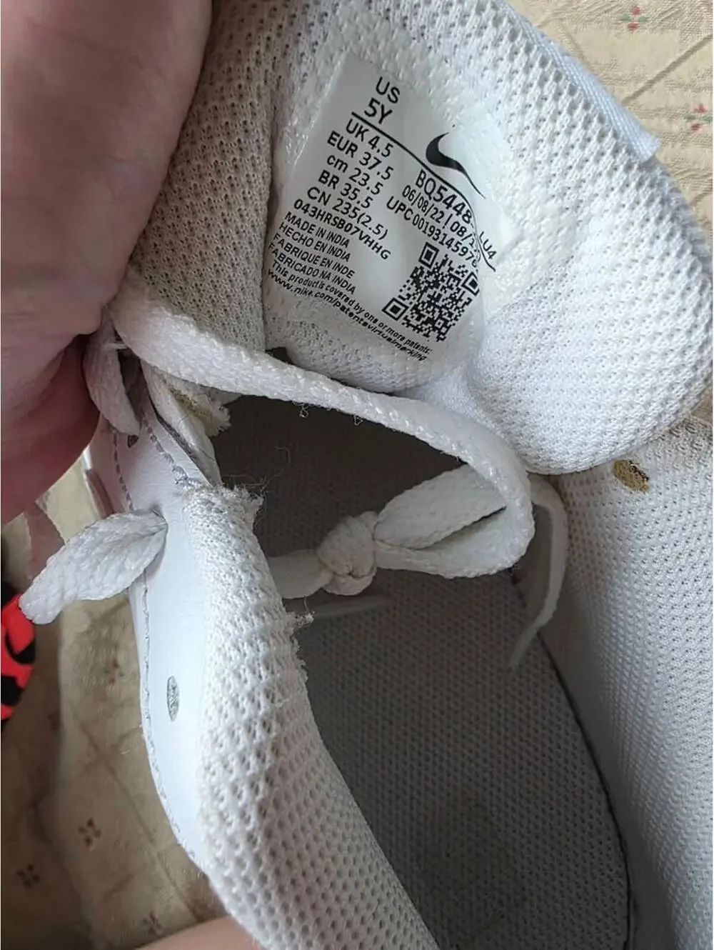 Youth Nike court borough white sneaker